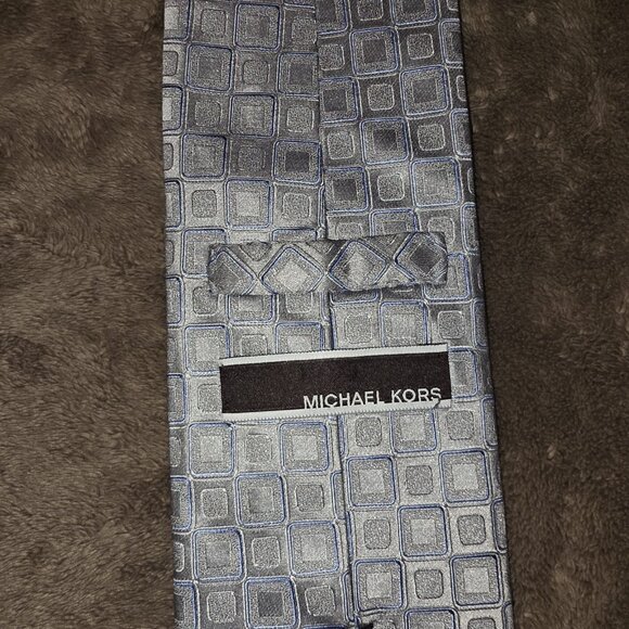 Michael Kors 100% Silk Tie Gray Silver Geometric Print Modern Necktie - Picture 5 of 11